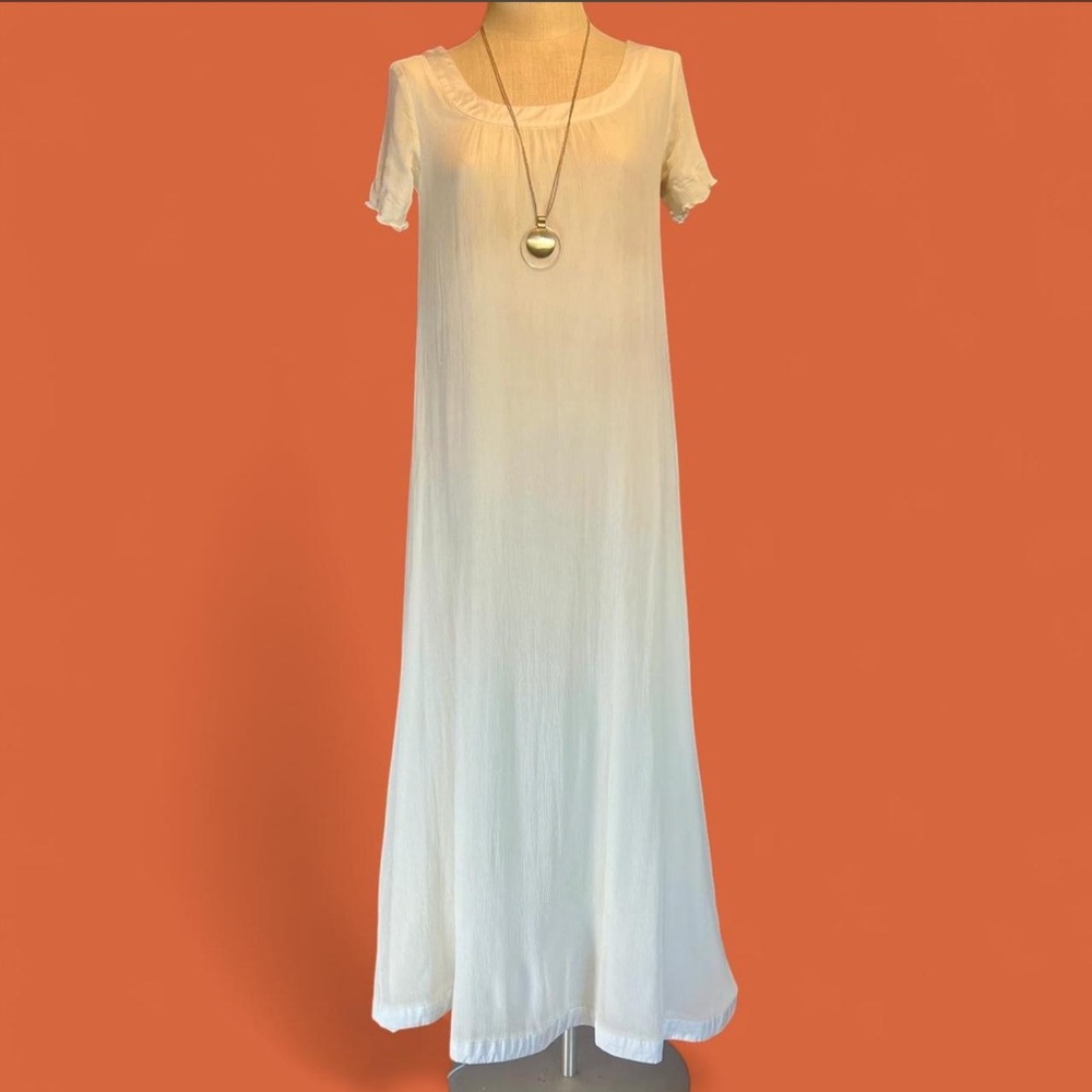 🤍Boutique Silk White Lightweight Maxi Dress or Nightie w Short Sleeves - Picture 2 of 6